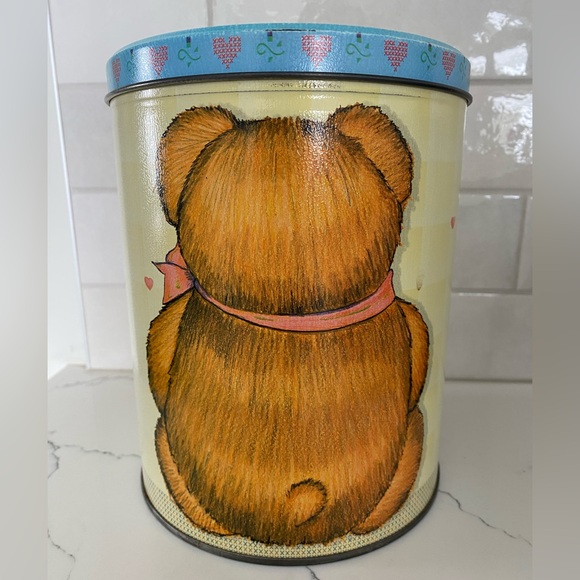 Adorable Vintage Bear Cookie Tin - Picture 2 of 4
